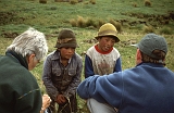 607_Langs de Incatrail, bedelende kinderen
